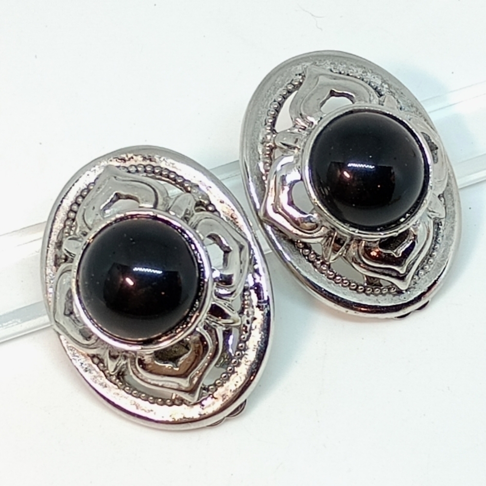 * vintage Ginnie Johansen black cab silver tone clip on earrings